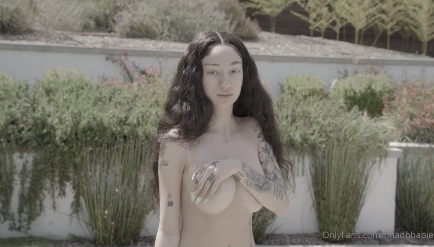 Bhadbhabie Infenal PPVS pagó una gran película DM una película